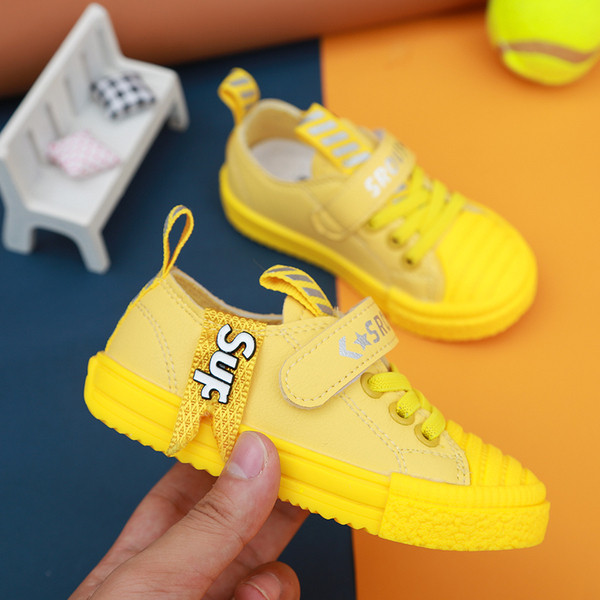 Adidași moderni pentru copii în trei culori pentru fete și băieți