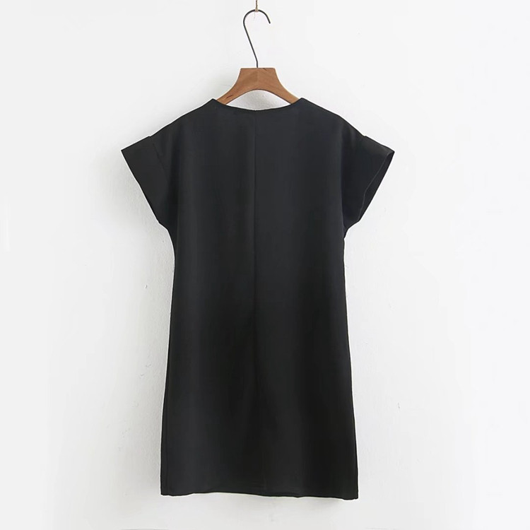 Rochie moderna scurta dreapta cu broderie in negru