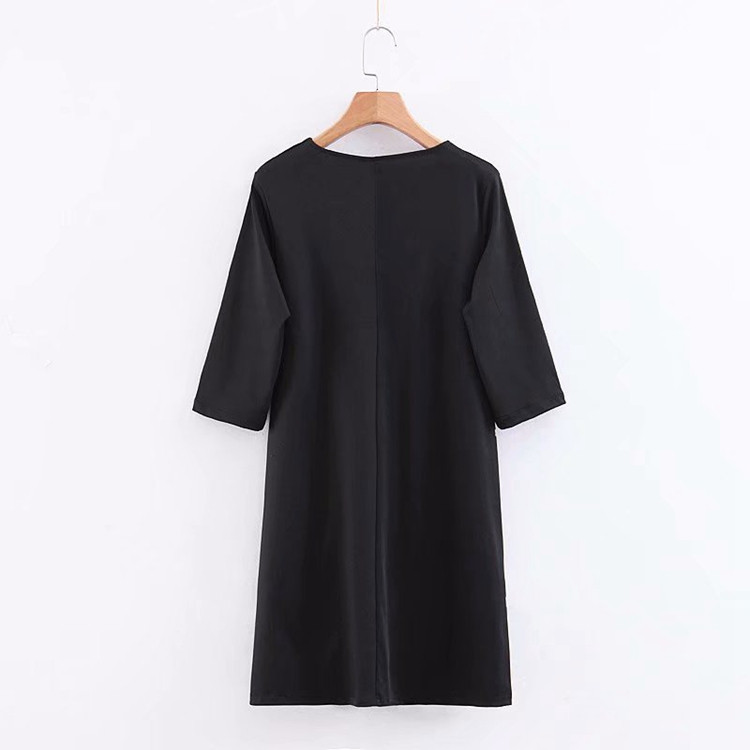 Rochie model dreapta cu decolteu oval si maneci 3/4 cu imprimeu floral