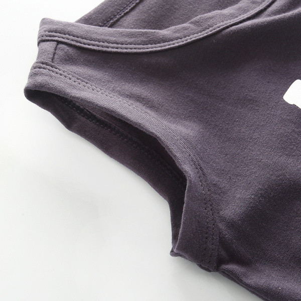 Top pentru copii de culoare neagră cu aplicație pentru băieți