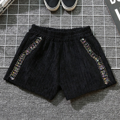 Стилни къси дамски панталони в черен цвят с камъни