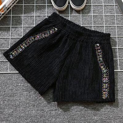 Pantaloni scurți eleganti de damă în negru cu pietre