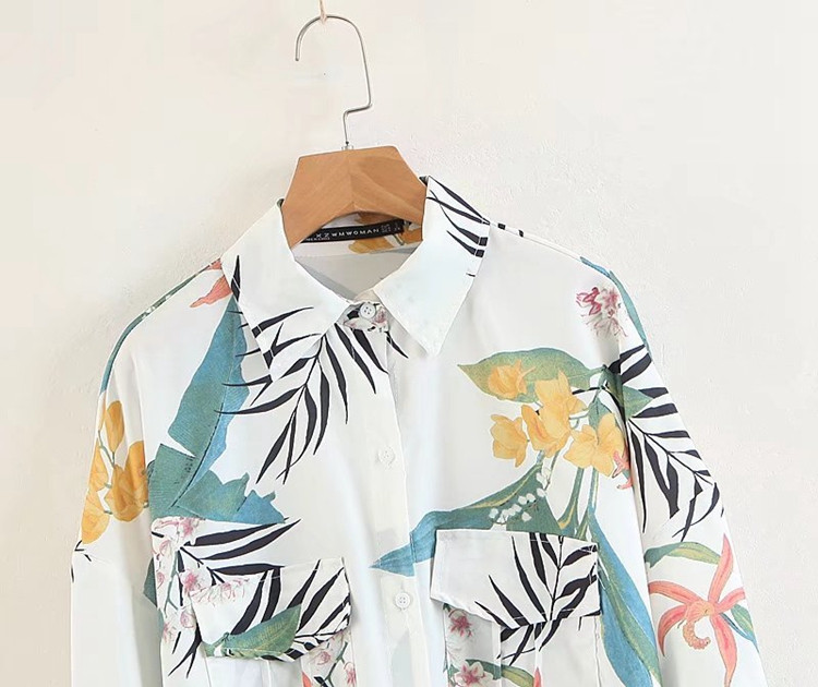 Rochie cu nasturi pe toata lungimea si maneci lungi cu model floral