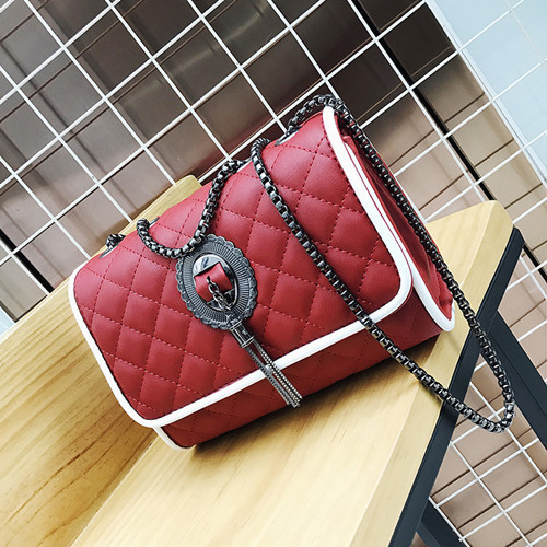 Geanta de dama din piele ecologica cu lant metalic in patru culori