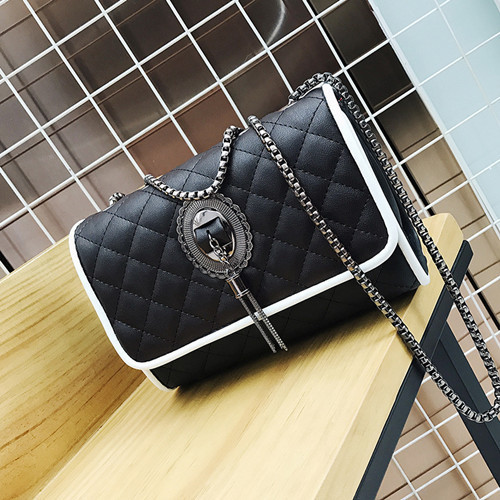 Geanta de dama din piele ecologica cu lant metalic in patru culori