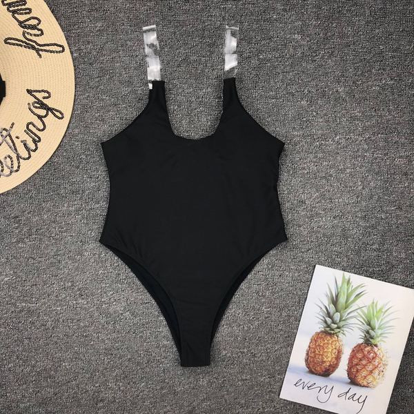 Costum de baie complet elegant, cu bretele din silicon de culoare neagră