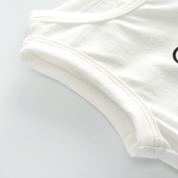 Top pentru copii de culoare albă cu aplicație - pentru băieți și fete