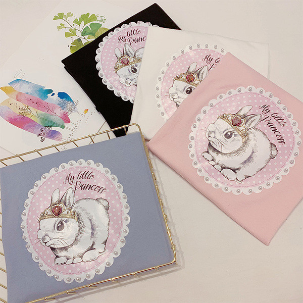 Bluză de damă modernă cu decor din dantelă și perle