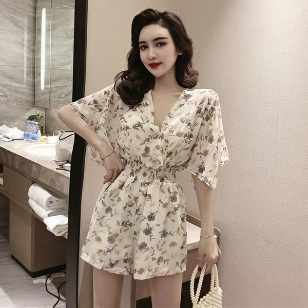 Salopeta scurta de dama cu motive florale in alb si verde