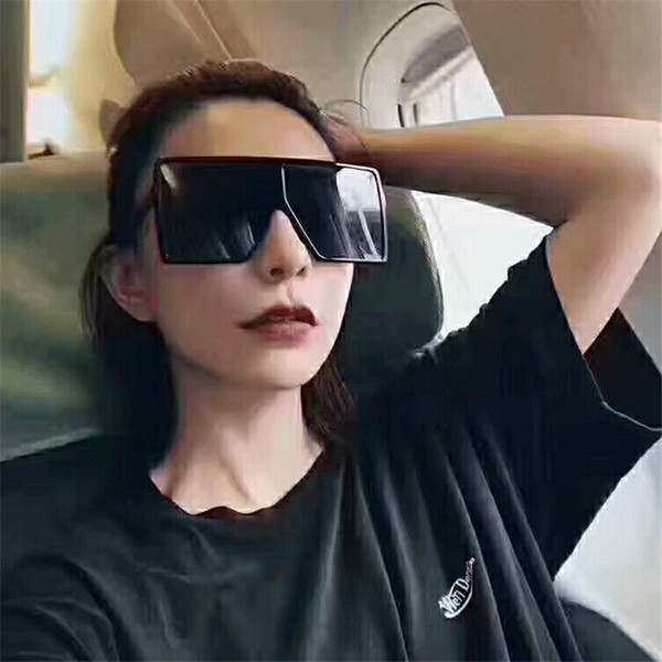 Model NOU de ochelari de soare de dama cu forma patrata in mai multe culori