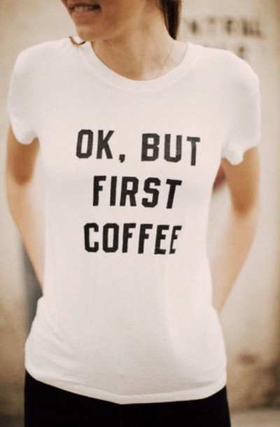 Tricou de damă modern cu inscripție și decolteu O în alb, gri și negru