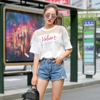 Bluză de damă modernă cu tul și inscripție în alb