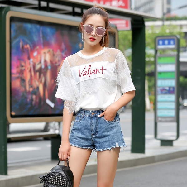 Bluză de damă modernă cu tul și inscripție în alb