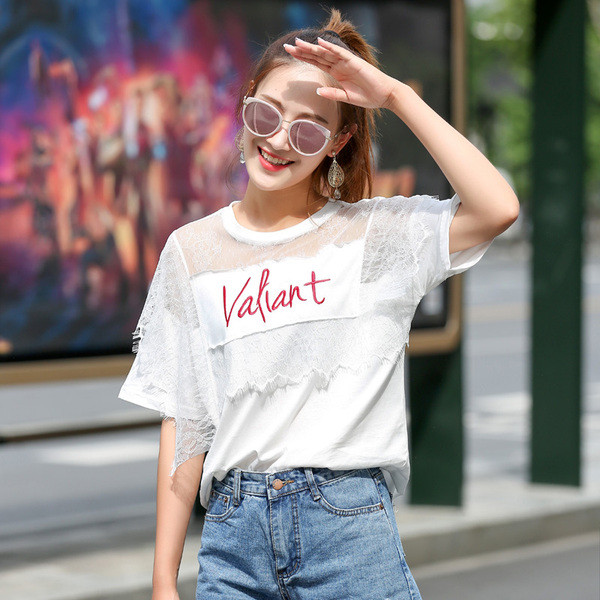 Bluză de damă modernă cu tul și inscripție în alb