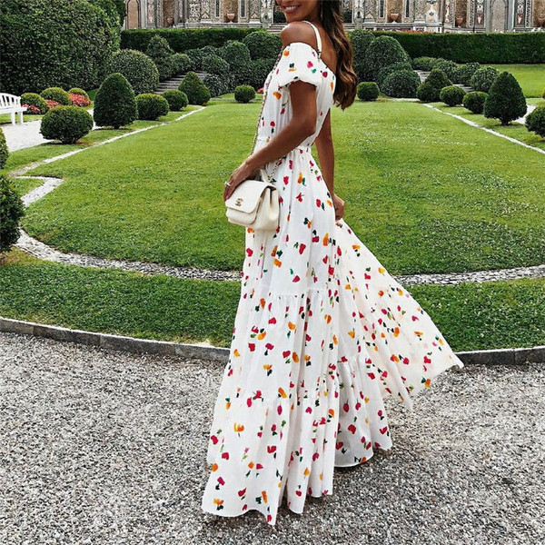 Modern női hosszú ruha, csupasz váll és virágmintás