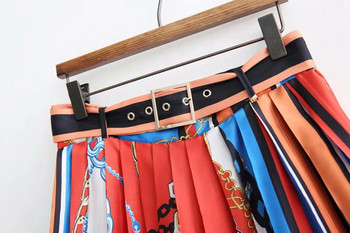 Fusta scurta plisata cu fanta si curea cu model