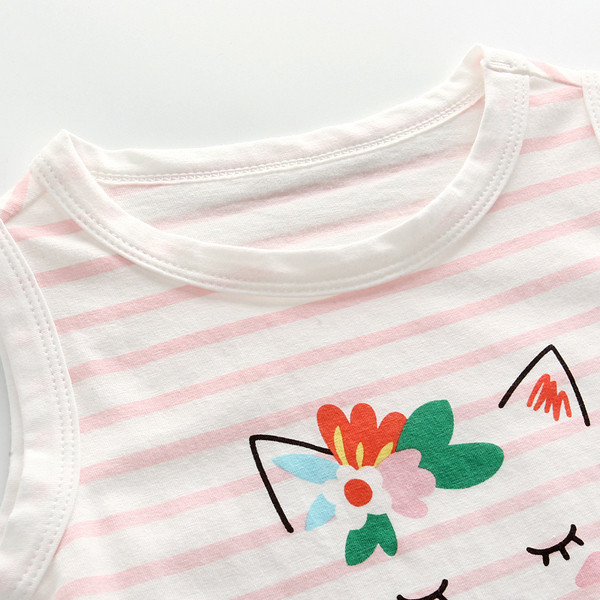 Top cu dungi pentru copii cu aplicație pentru fete