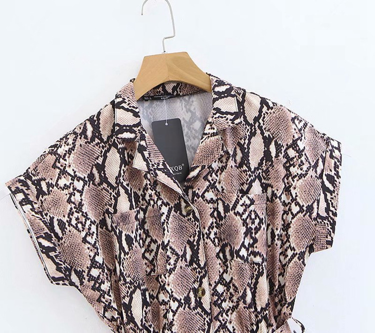 Salopeta de dama cu decolteu in V si maneci scurte cu model animal