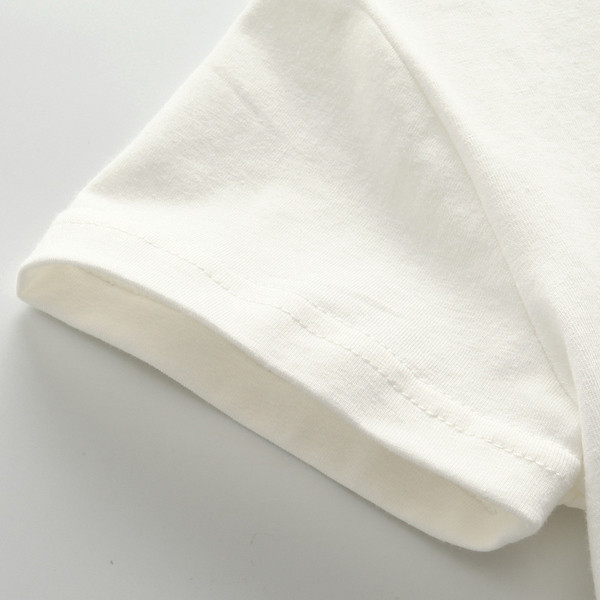 Modern fehér színű, rátéttel ellátott gyerek póló lányoknak