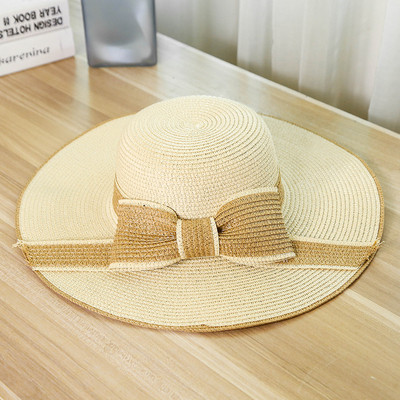 Pălărie modernă pentru femei într-o panglică în mai multe culori