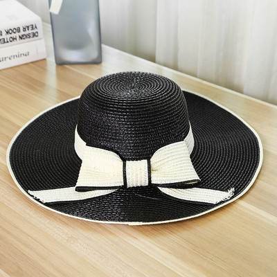 Pălărie modernă pentru femei într-o panglică în mai multe culori