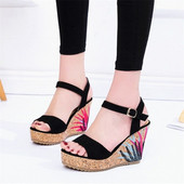 Sandale de dama moderne pe platforma colorata