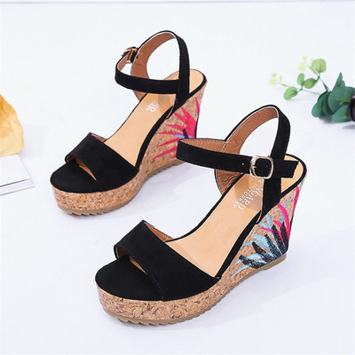 Sandale de dama moderne pe platforma colorata