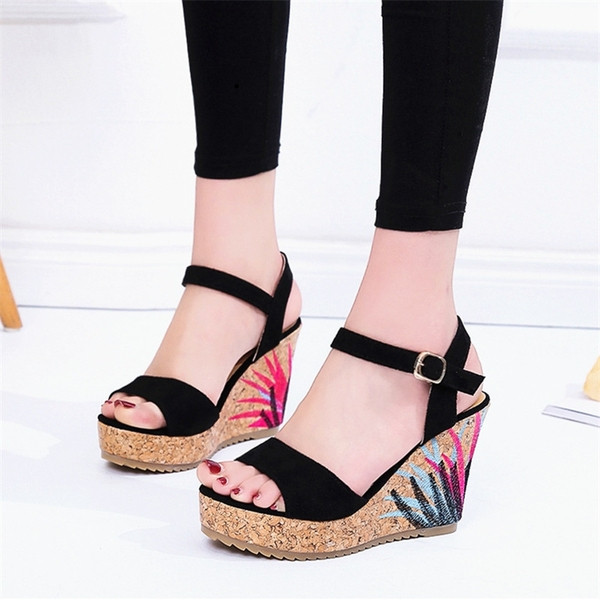 Sandale de dama moderne pe platforma colorata