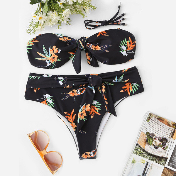 Дамски бански костюм с флорален десен в черен цвят