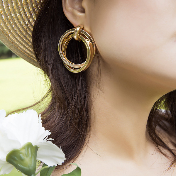 Stílusos női fülbevaló kerek formában - arany és ezüst