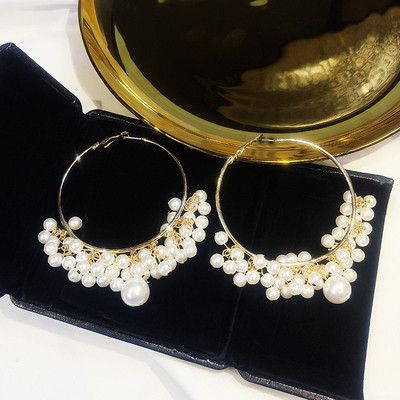 Cercei eleganti de dama - in culoare aurie cu perle