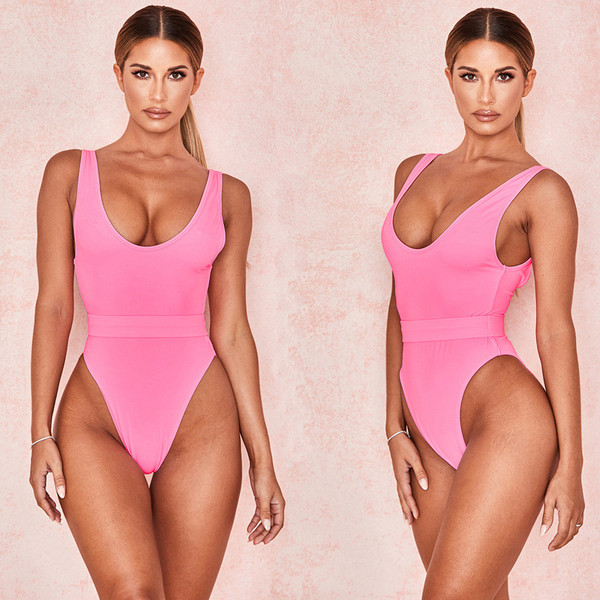 Costum de baie complet elegant, cu bretele largi, de culoare roz