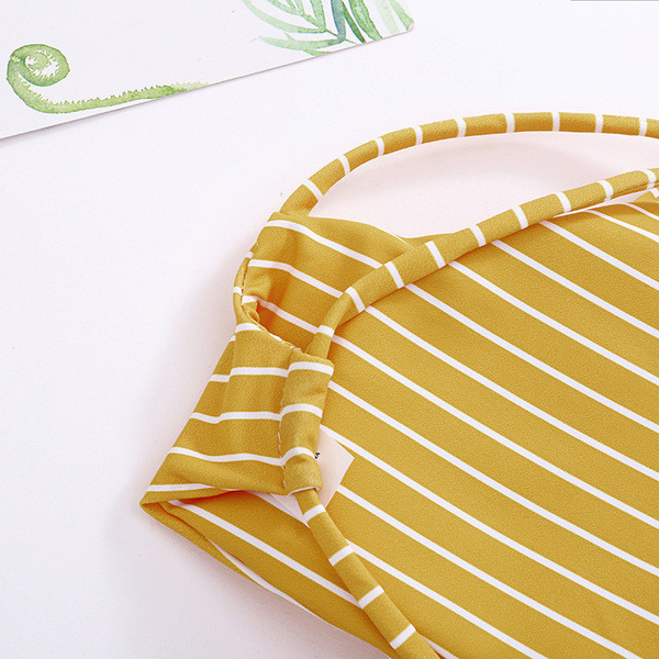 Costum de baie cu dungi în două părți cu legături în mai multe culori