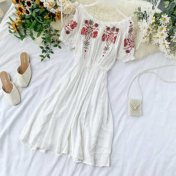 Modern női ruha hímzéssel és bojttal több színben