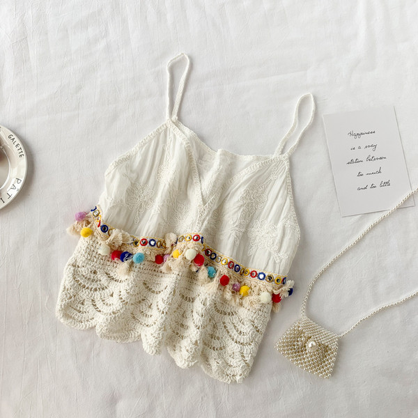 Maieu scurt de damă modern, cu bretele subțiri și ciucuri în două culori