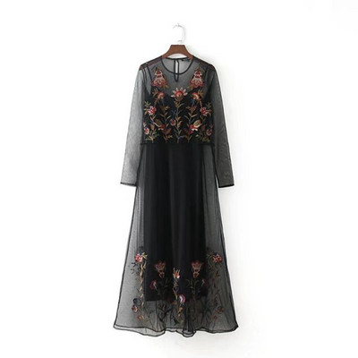 Női tüll ruha hosszú ujjal fekete hímzéssel