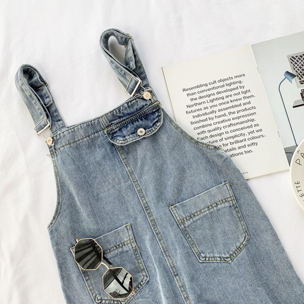 Salopetă casual de damă din denim, cu buzunar și motive rupte