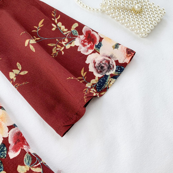 Salopetă de damă modernă cu model floral în roșu