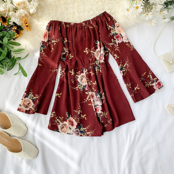 Salopetă de damă modernă cu model floral în roșu