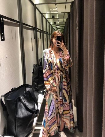 Rochie de dama lunga si lata cu decolteu in V si maneci lungi cu cravate