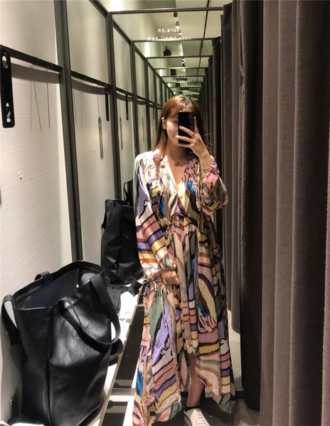 Rochie de dama lunga si lata cu decolteu in V si maneci lungi cu cravate