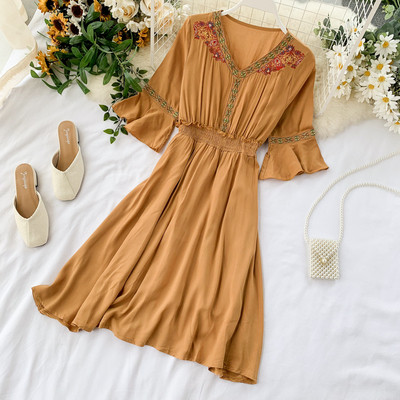 Дамска рокля с V-образно деколте в няколко цвята