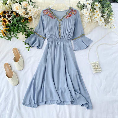 Дамска рокля с V-образно деколте в няколко цвята