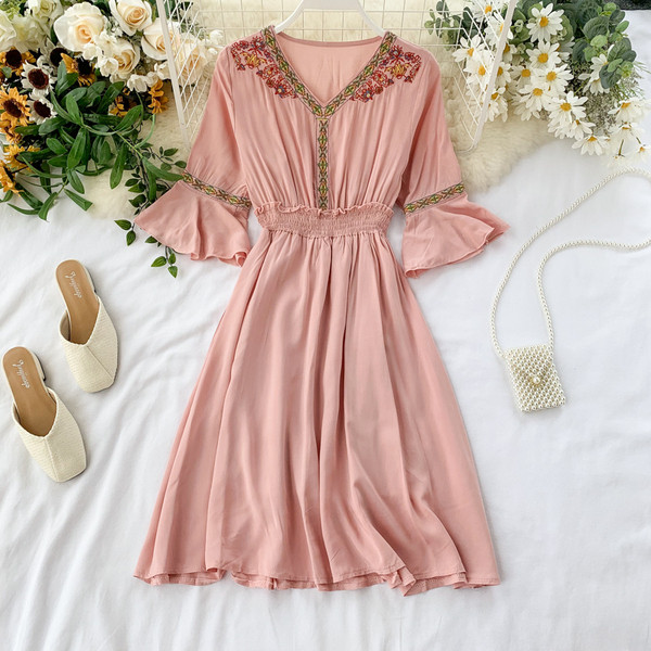 Дамска рокля с V-образно  деколте в няколко цвята