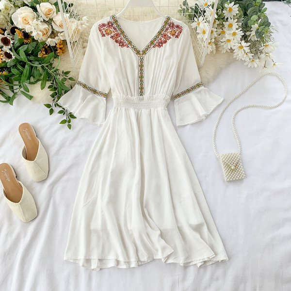 Дамска рокля с V-образно  деколте в няколко цвята