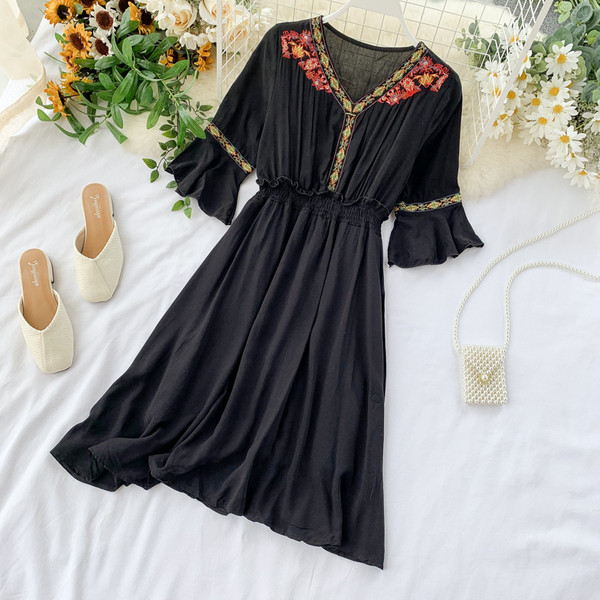 Дамска рокля с V-образно  деколте в няколко цвята