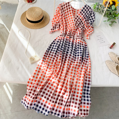 Modern női kockás hosszú ruha V-nyakkal