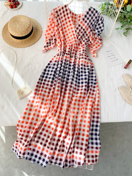 Modern női kockás hosszú ruha V-nyakkal