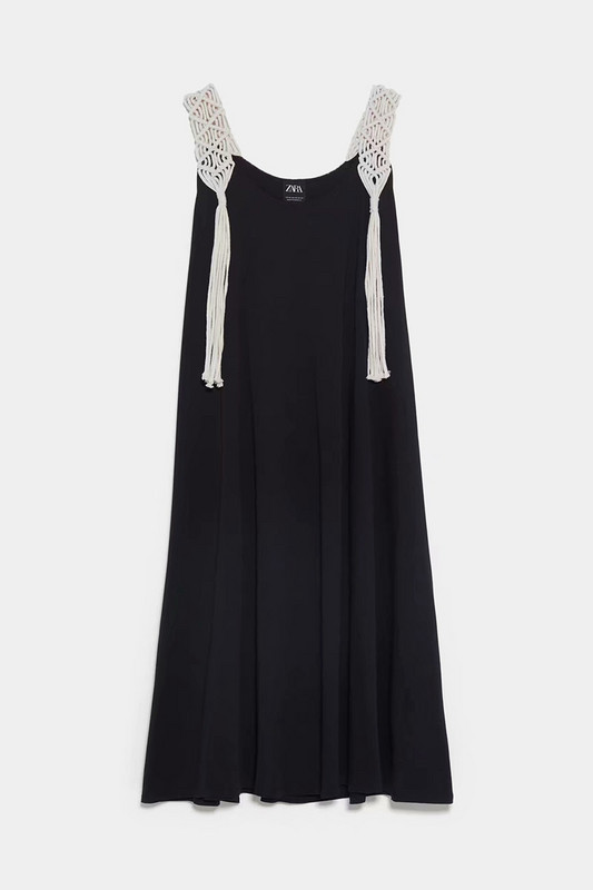 Дамска широка рокля в черен цвят с презрамки с ресни 