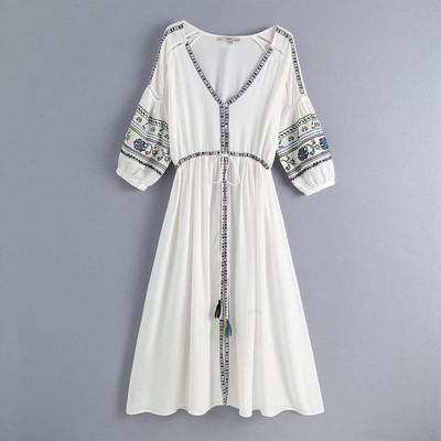 Rochie casual de dama cu broderie potrivita pentru plaja